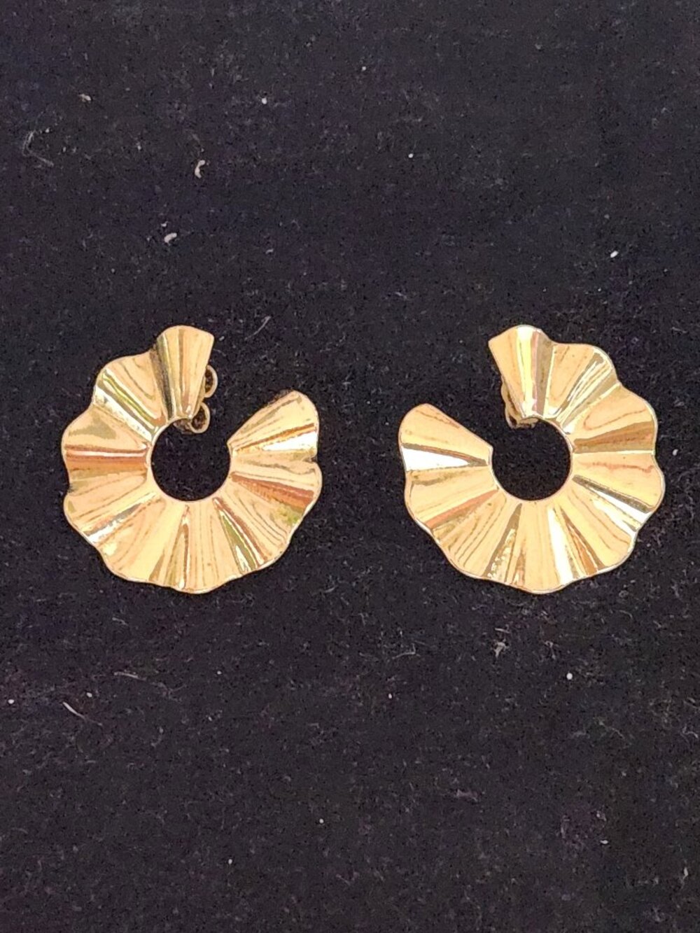 Vintage Gold Tone Scalloped Statement Stud Earrings